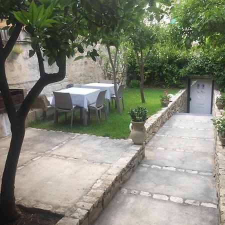 House Garden Modica Apartment ภายนอก รูปภาพ